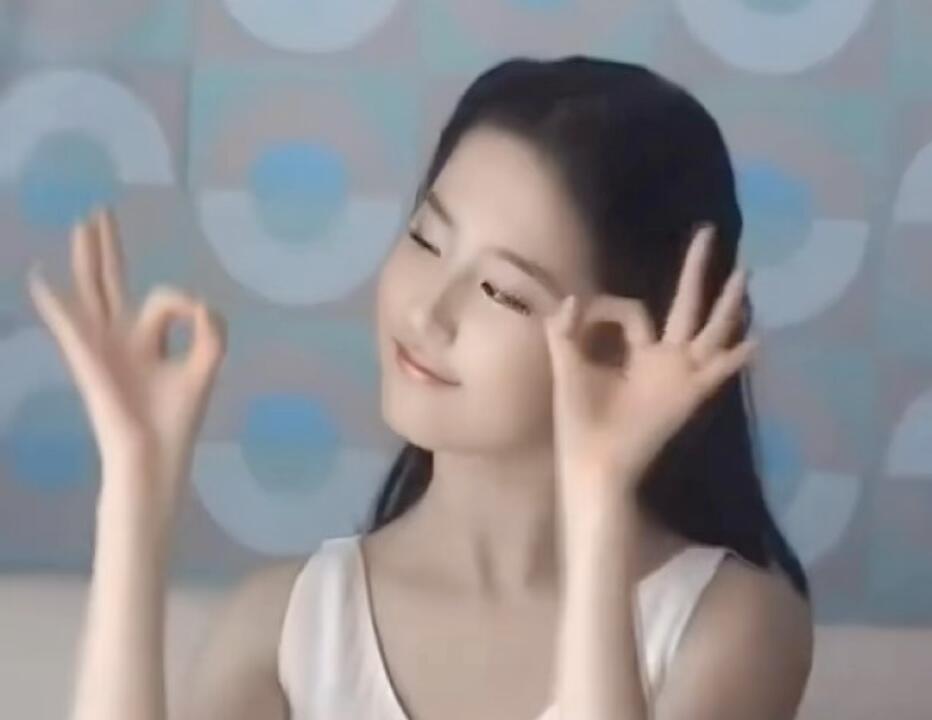刘亦菲早期这个是什么物料啊 手势好卡哇伊 ​​​