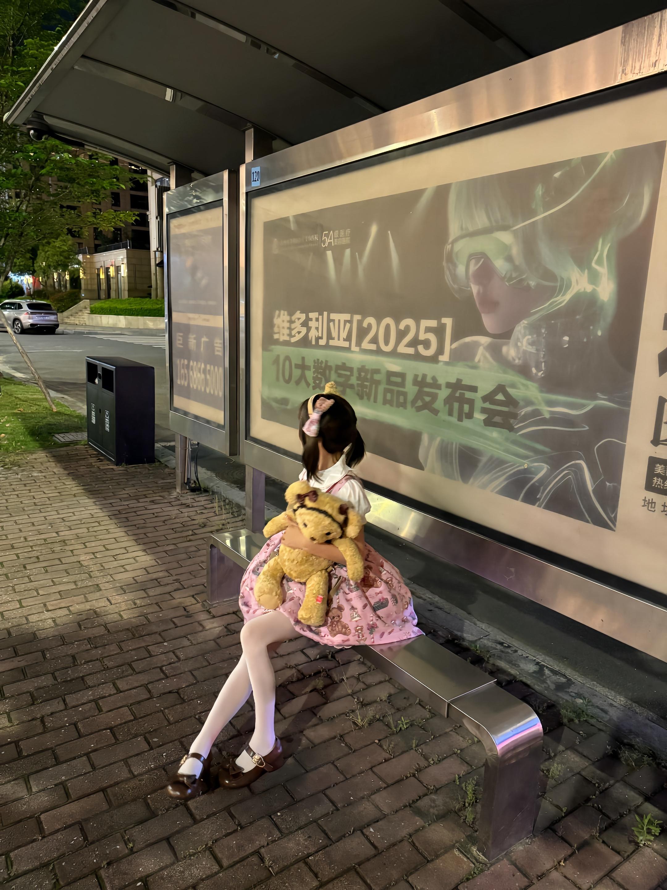 才聊两天你给我发你吃的饭还有天上的云干什么