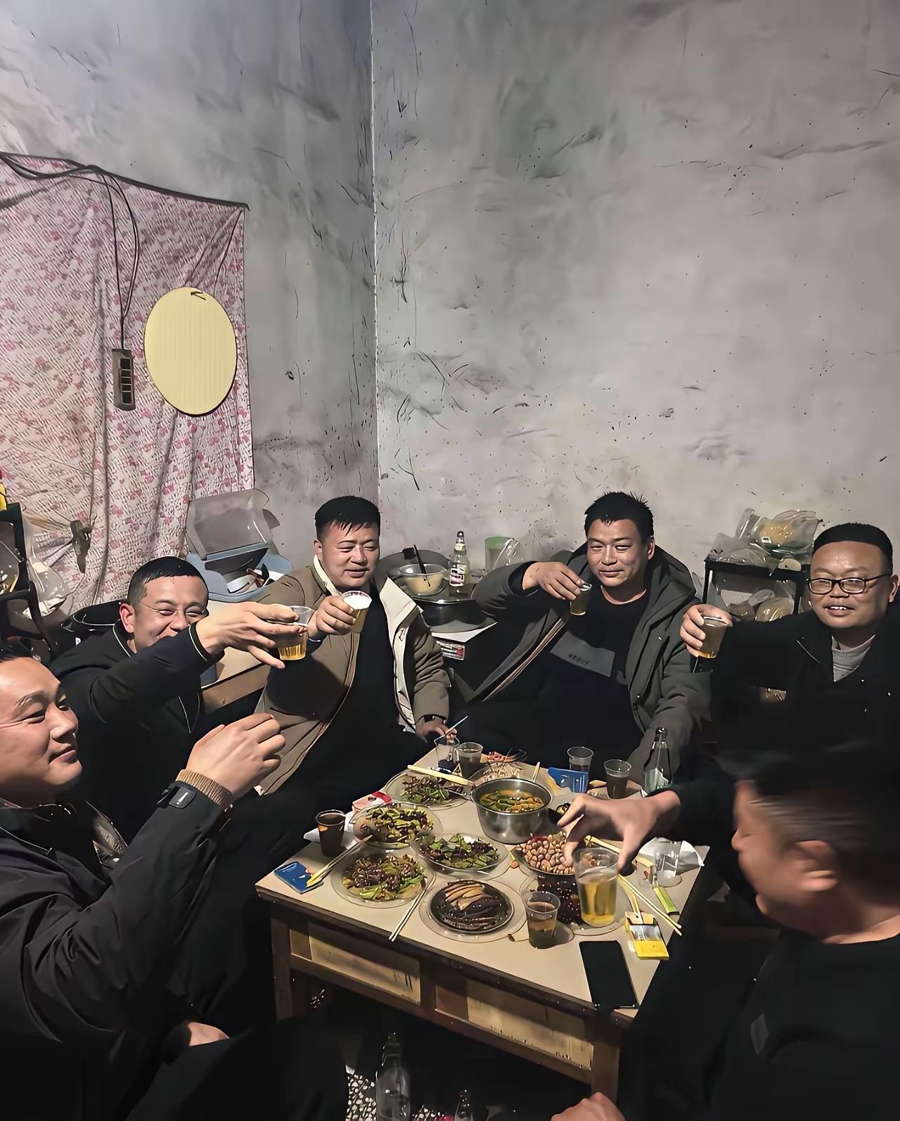 五兄弟也不把房子重新翻修一下。[捂脸][捂脸]