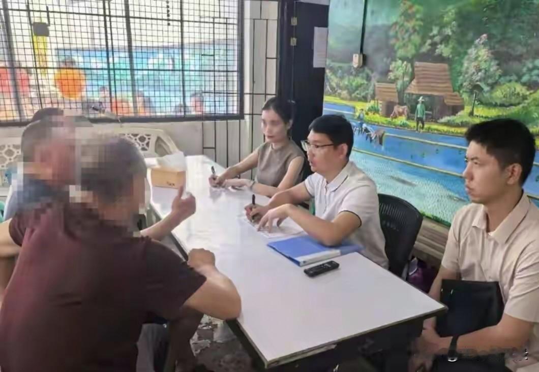 菲律宾军警扣押69名中国人
5月18号，新京报消息，69名中国公民近日在菲军警对