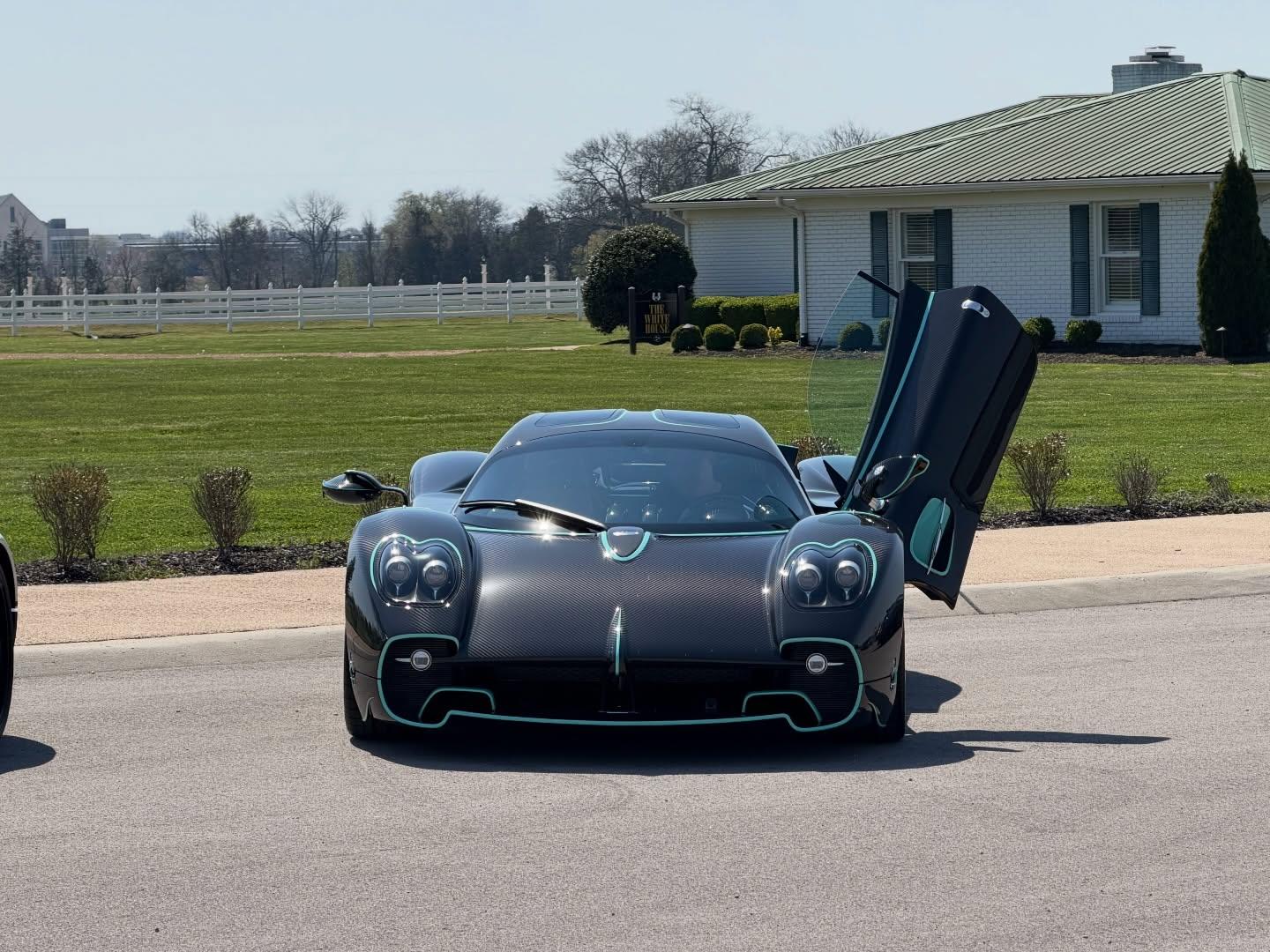 唯一一台Tiffany搭配裸碳Pagani Utopia Sport