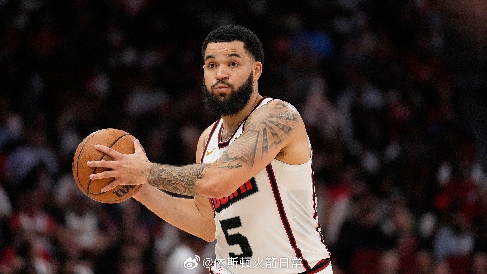 范弗利特表示，他正在从前交叉韧带撕裂的伤病中恢复，并不排除本赛季复出的可能性。他