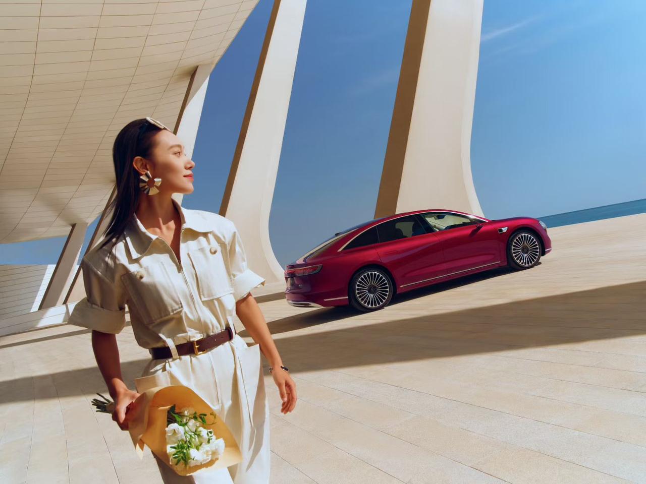 从容静驻，自成焦点。全景智慧旗舰轿车享界S9 以优雅之姿诠释9系旗舰美学新境
