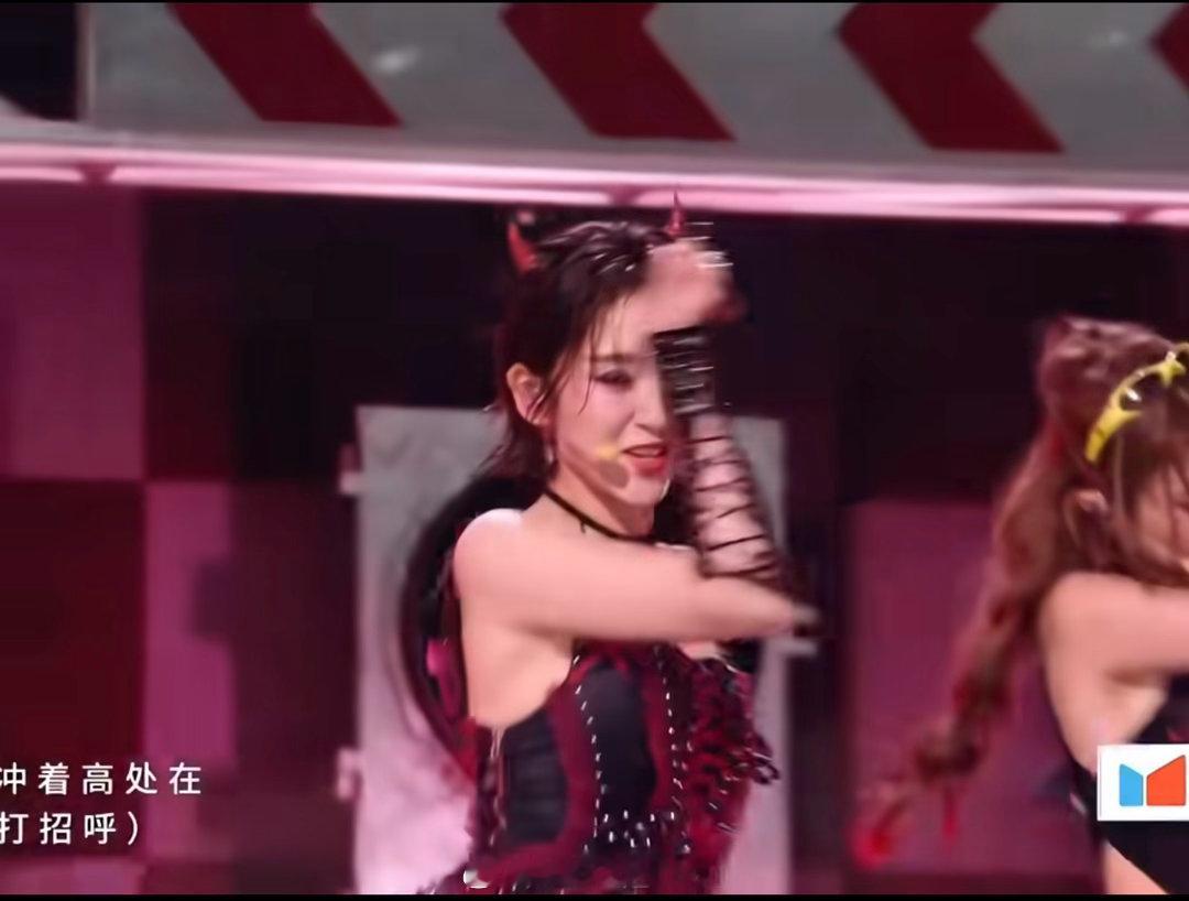 浪姐二公直播我的天有多一个名场面…完全听不清在唱什么