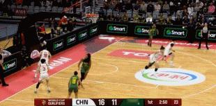 这球真的太教科书级内线掩护了！李月汝这一下1 挡 2，直接把防守人全卡在身后，给