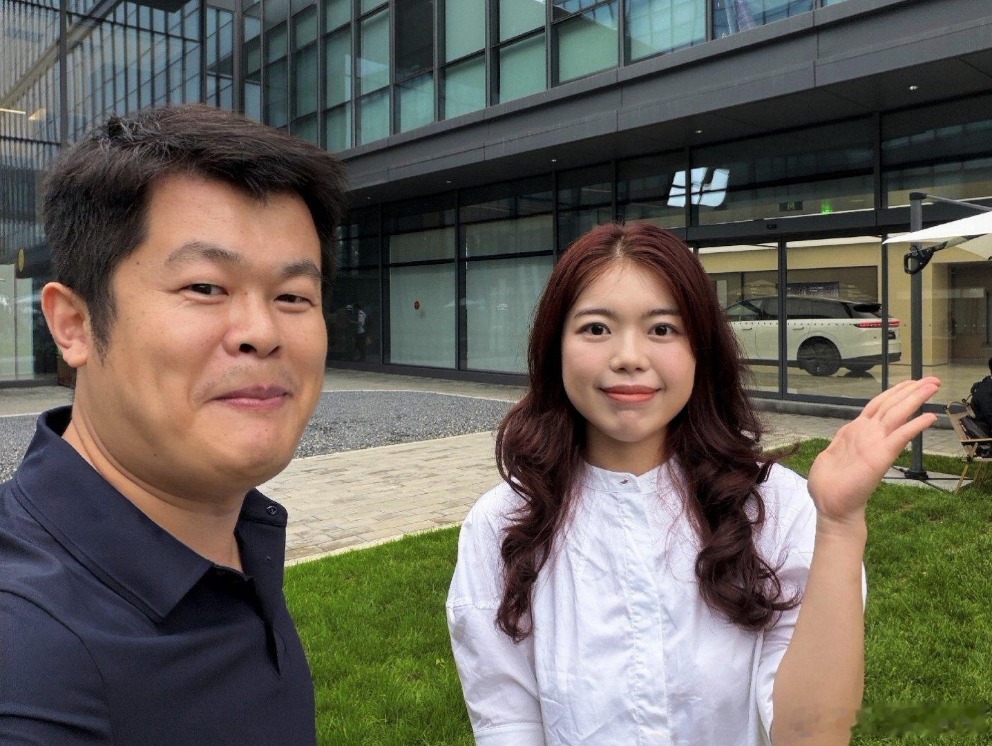来参加Livis day有一个很重要的目的，那就是追星理想汽车包括李想本人，包括