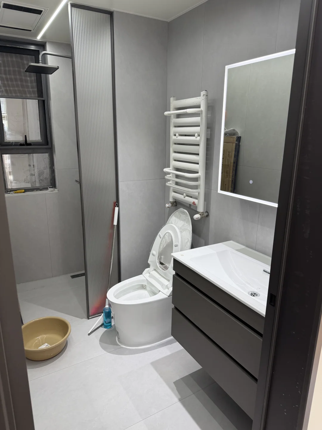 卫生间灰色一定别配白色浴室柜！