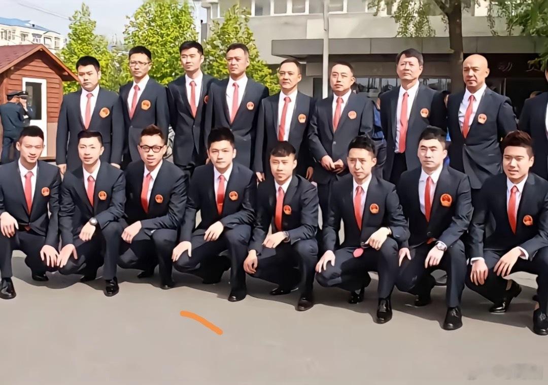 不死之身樊振东樊振东成为超级金满贯一周年樊振东巴黎奥运会夺冠一周年 这个小孩哪里
