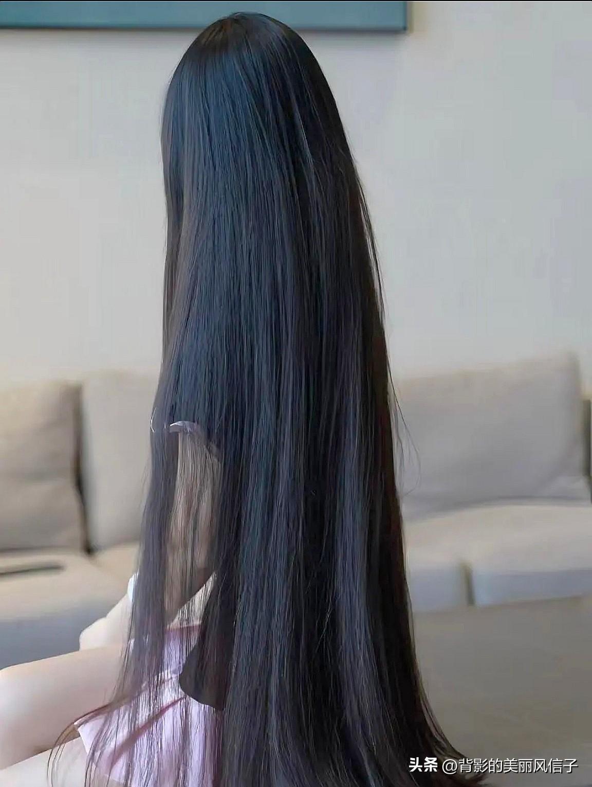 长发飘飘，柔美动人，背影的美丽风信子