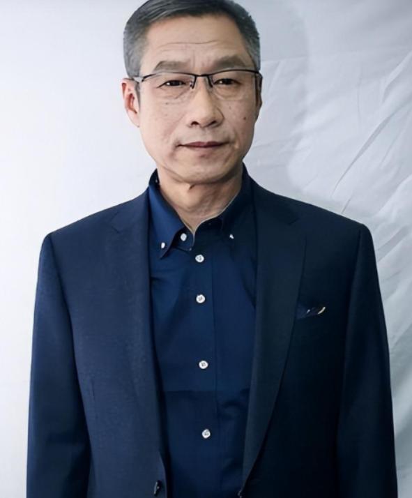 哥哥病逝后，16岁侄子无人照料，他心一软直接接回家当亲儿子养，谁知这份恩情最后却