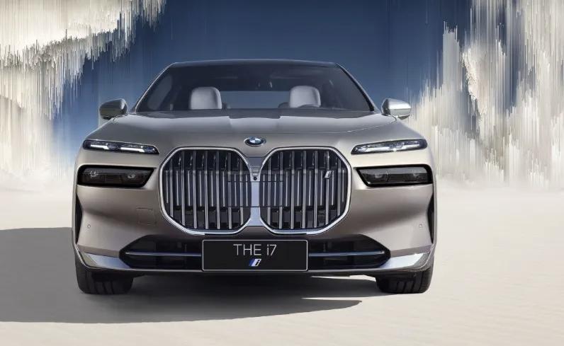 宝马开年大降价：豪华车的“遮羞布”终于扯破了！
2026开年，宝马一记“价格惊雷