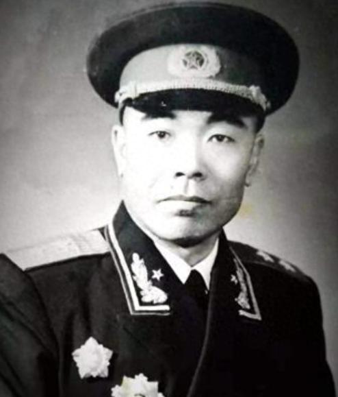 1951年，曾泽生率第50军从朝鲜回国，受毛主席多次夸赞，谁知，他回家后，竟对妻