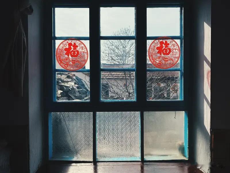 “老铁”这词，妥妥是东北传出的方言。在东北，“老铁”代表着关系特别铁的朋友，就像