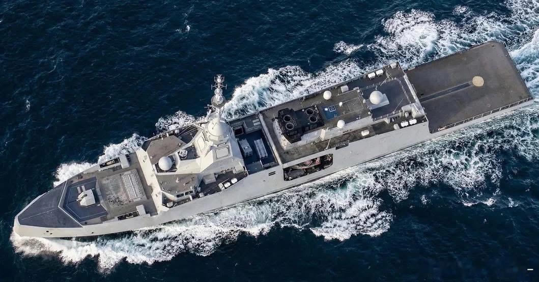 法国海军罗纳克海军上将号导弹护卫舰俯瞰照片，这也算是法式浪漫的最新延伸了中外舰闻