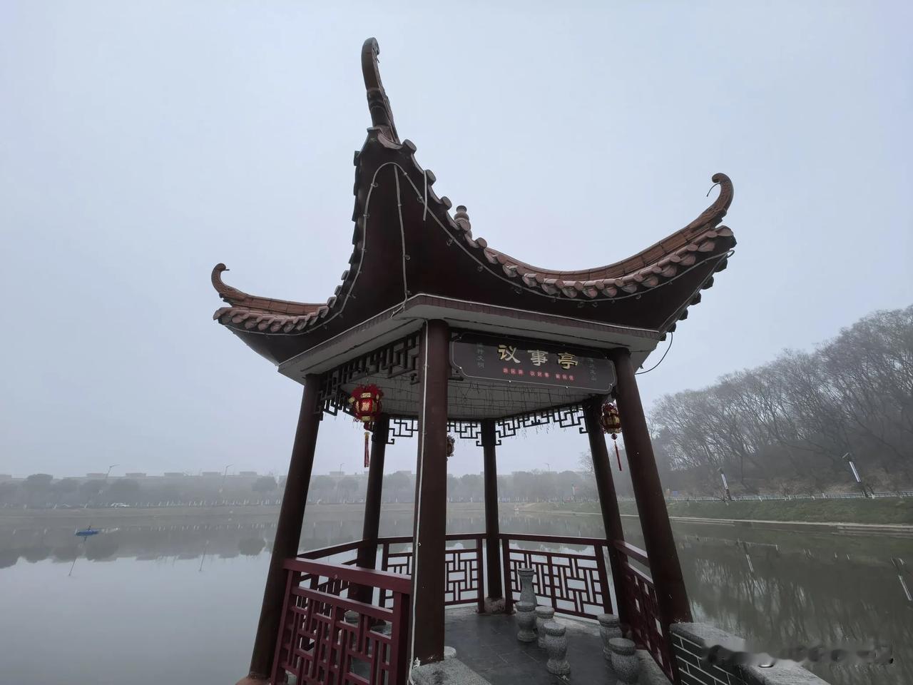 2025年1月23日，农历腊月二十四，南京浦口大雾。宝哥摄记 摄以记之