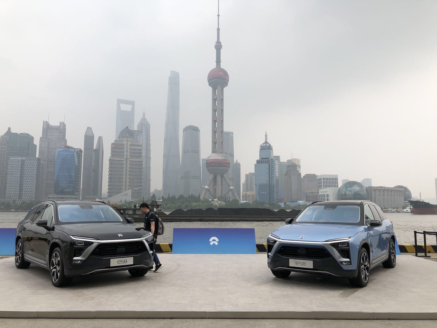 转眼间，蔚来ES8 8年时间了。从第一代的见证到认可，ES8 走了弯路，但成功了