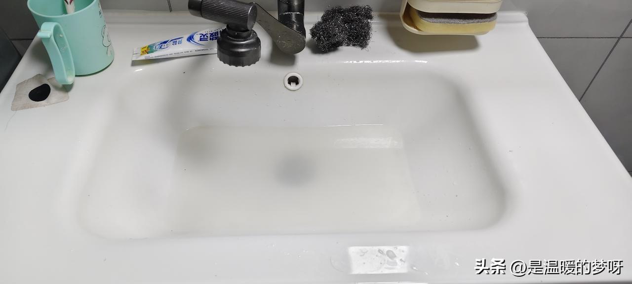 不得不吐槽一下我的老妈。
不知道你们有没有同款的老妈
这是去年刚刚给老妈装修好的