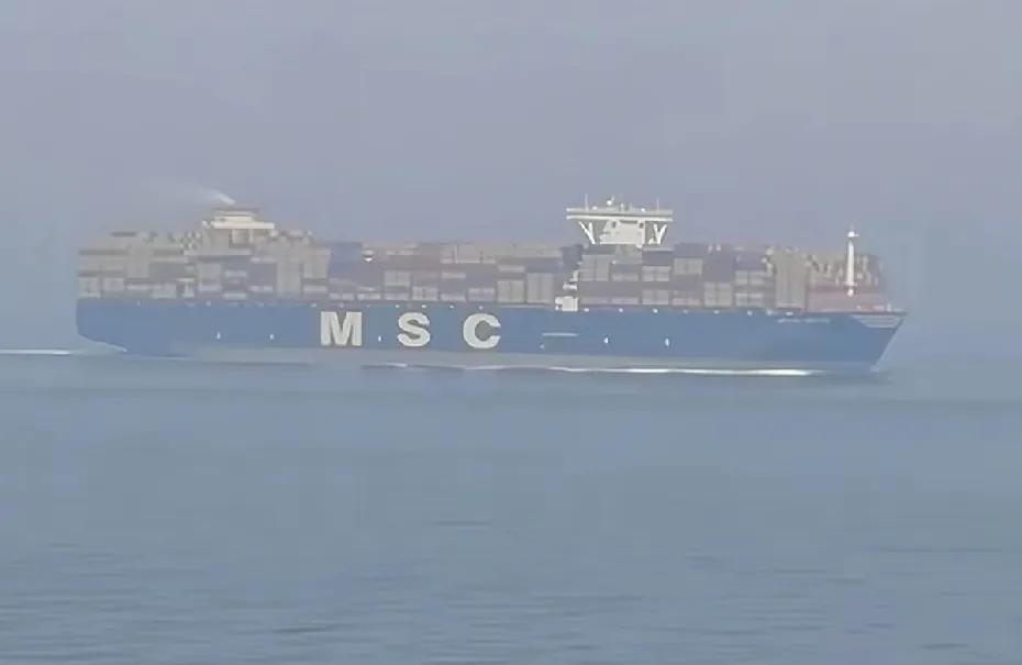 给胡塞整不会，红海船只纷纷悬挂中国国旗，因为中国国旗是最安全的，不会被胡塞攻击。