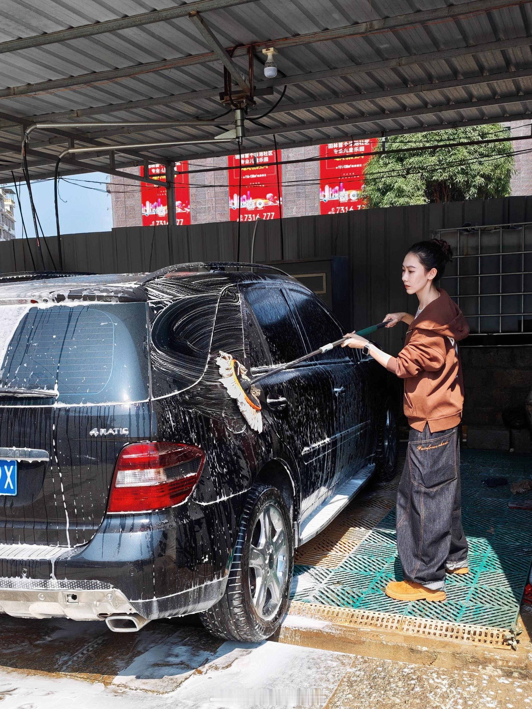 自己的车我都没手动洗过，被老爸抓来当苦力洗他的🦾洗完手抖命中率➖50% 