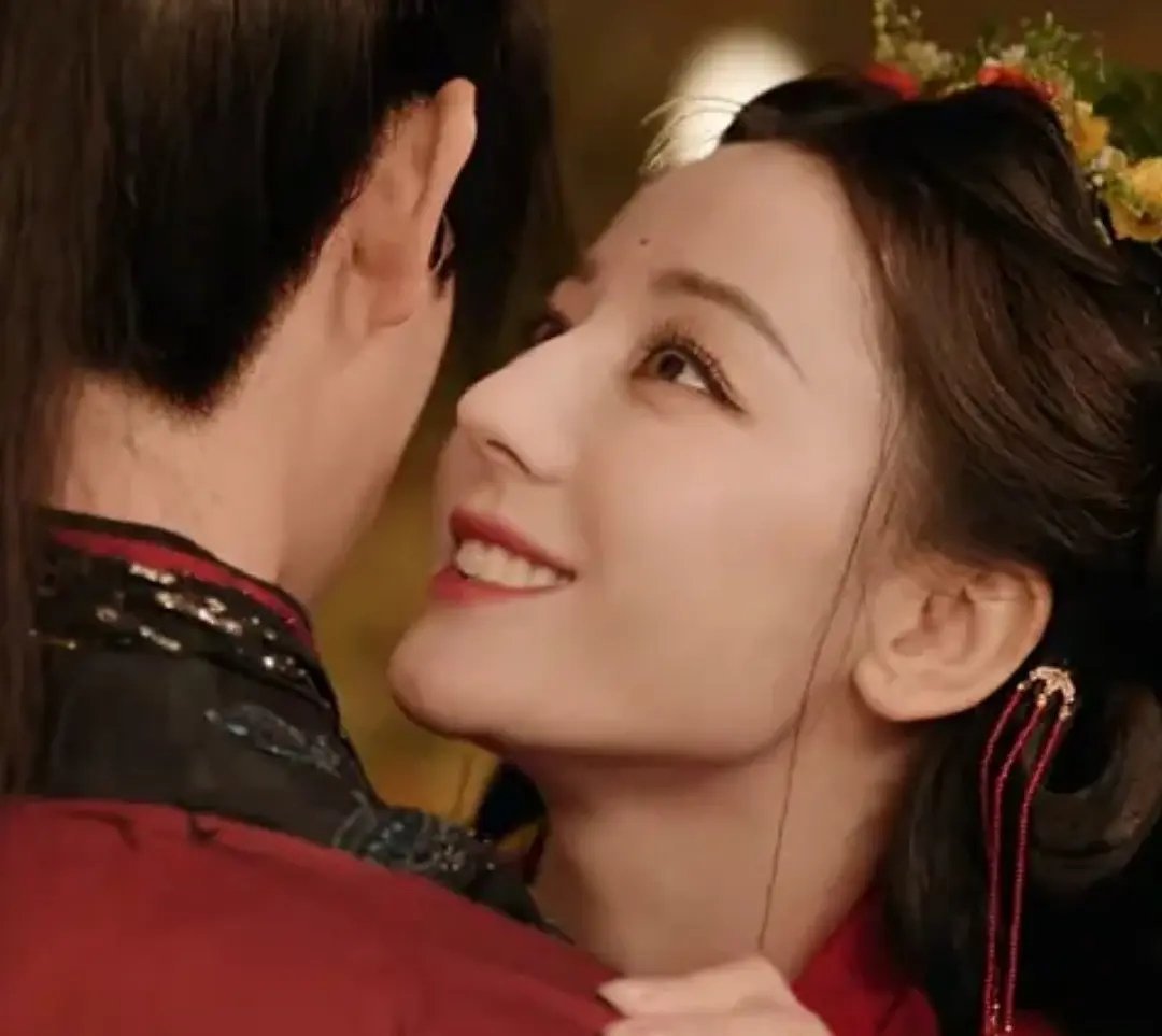 迪丽热巴的脸还能回到巅峰状态吗？ 