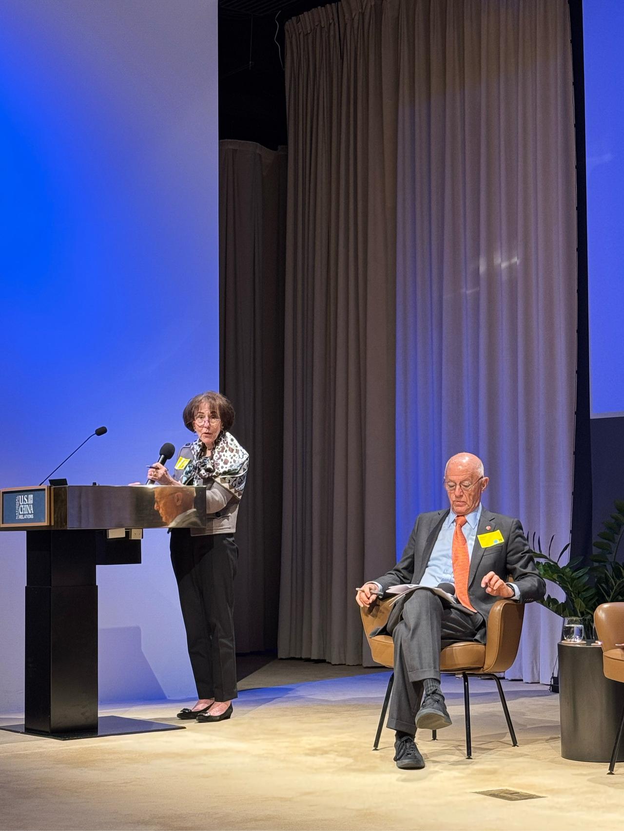 炸了！中英关系回暖的示范效应，才是真王炸

英首相访华破冰，专家直言：这波示范效