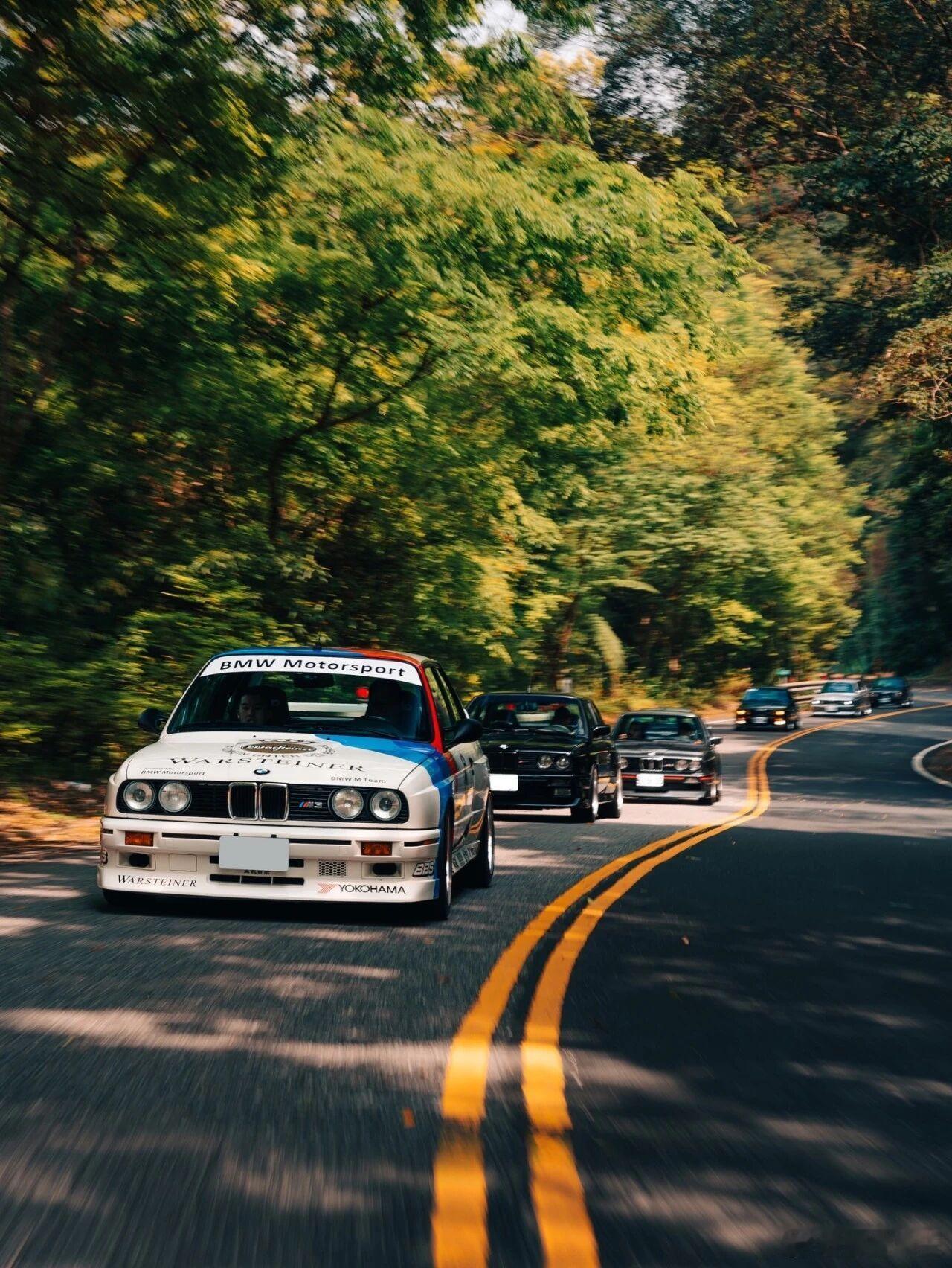 时光倒流三十年，台湾某处山路。📸现代车很快，快到只有冰冷的电控。但 E30 M