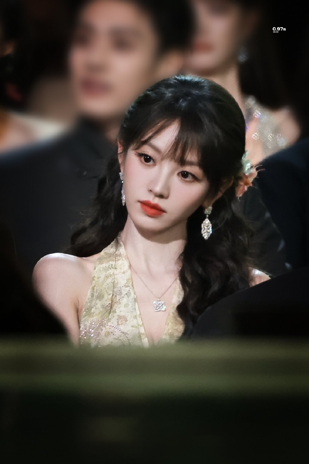 张凌赫田曦薇 假封面接张凌赫田曦薇双杂  知道了，看来杂志要来了 