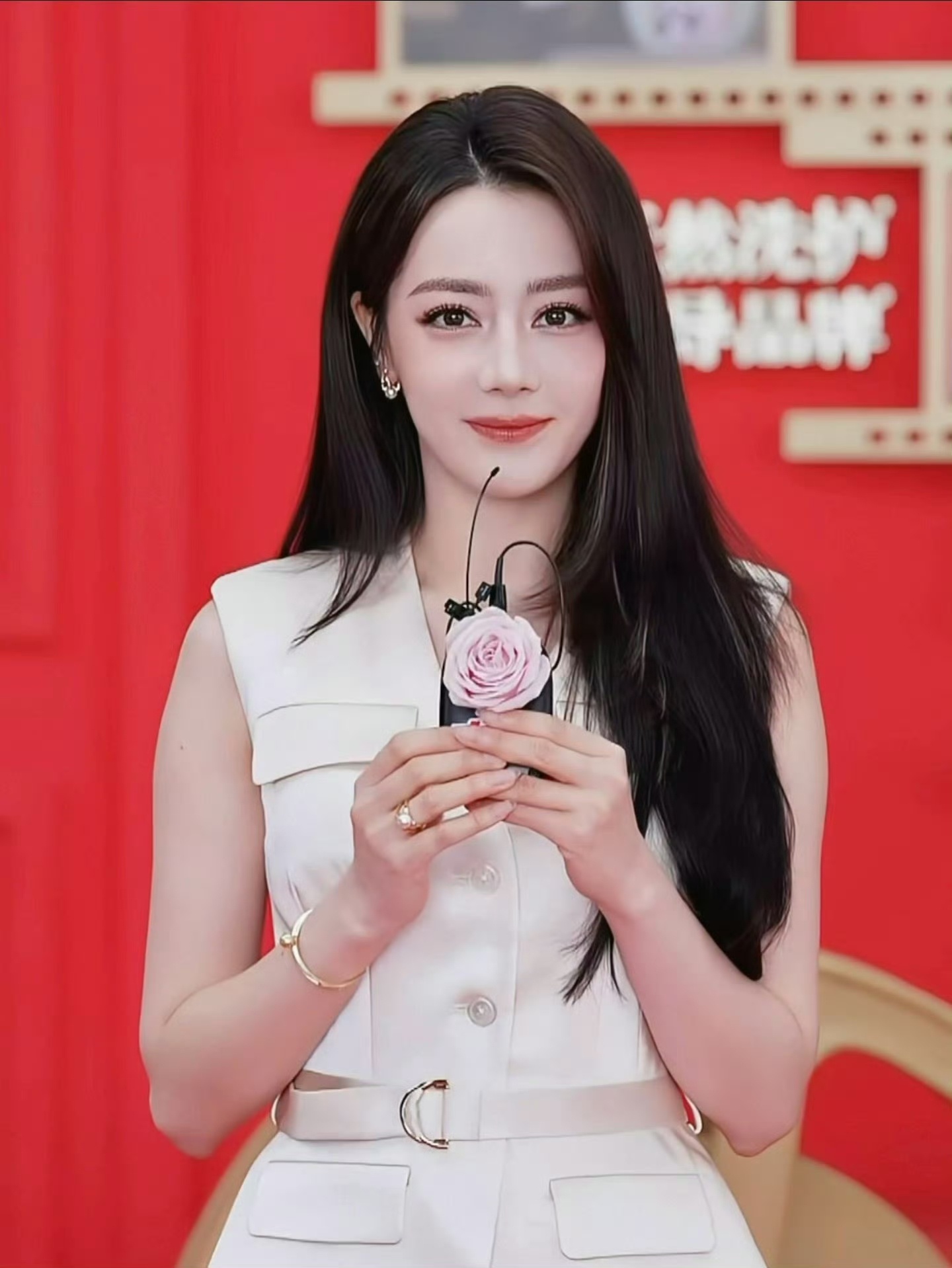 迪丽热巴今日直播状态生图，评价一下姐的状态怎么样吧！