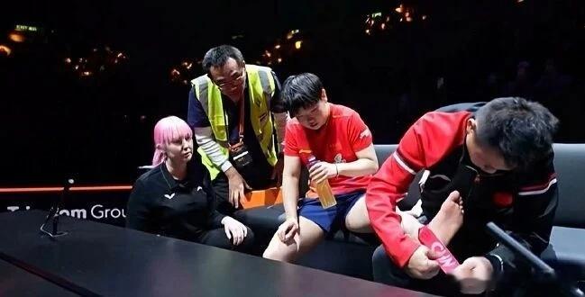 孙颖莎受伤退赛印象中这是莎莎首次因伤退赛？单打都无法勉力支撑，接下来的混双大概率