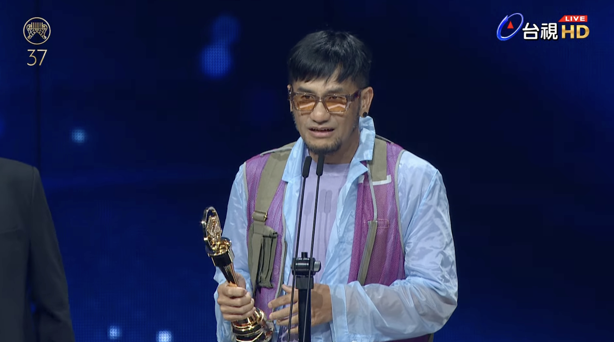 最佳华语专辑奖：跟着感觉走／滚石国际音乐股份有限公司（演唱者：张震嶽）  金曲奖