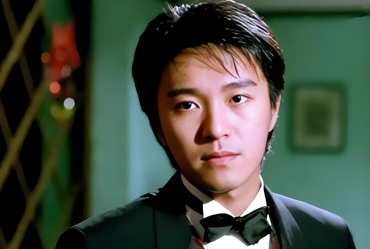你可曾想过，那个让无数人笑得前仰后合的“喜剧之王”，自己却活成了最孤独的角色？
