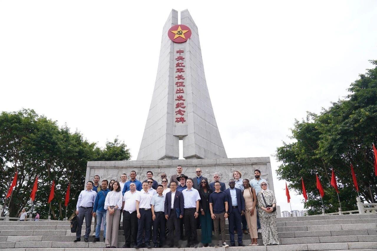 赣州身边事 【在于都河畔汲取前行力量——世界政党媒体负责人研修班赣南行侧记 】网
