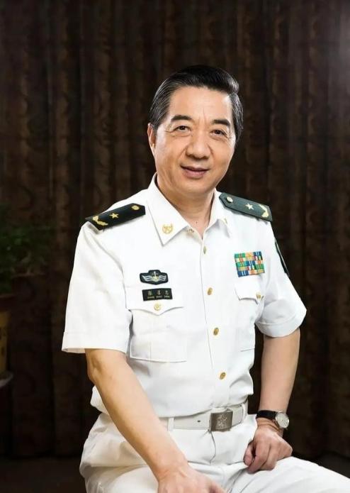 谢谢你张召忠！你真是伟大的预言家！2015年你就说过：“美国啥也不干，让东方大国