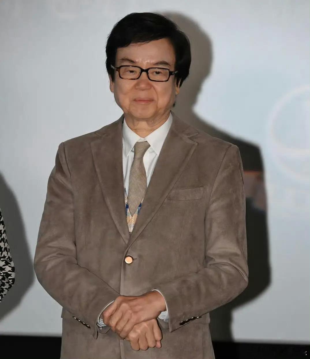 黄百鸣入狱黄百鸣担保被撤销综合公开报道，演员黄百鸣此前被控内幕交易，被判刑5个月