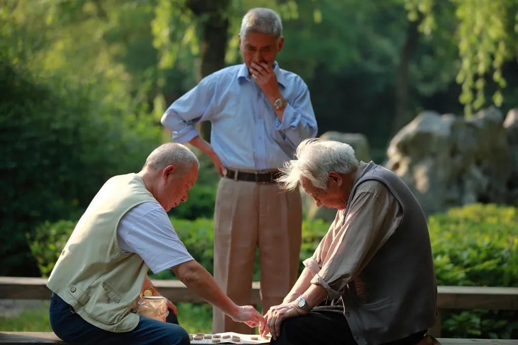养老到底靠儿女还是靠自己？这事儿没有标准答案，得结合文化传统、经济条件和个人想法