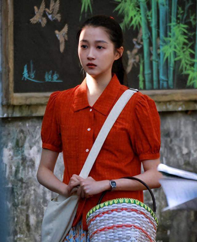 《生逢其时》口碑井喷，关晓彤演白化病少女，52岁刘琳演技封神