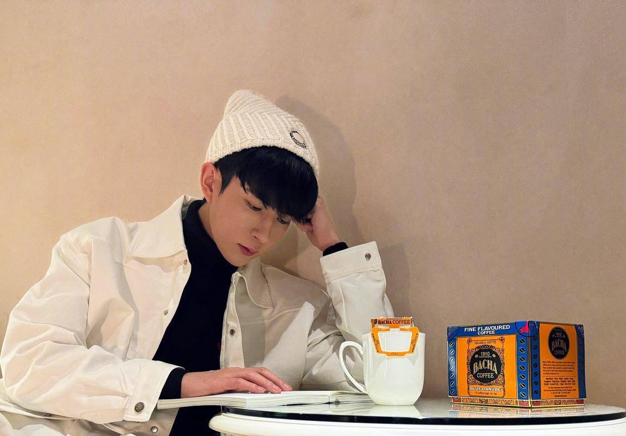 🐟他走了，把所有痛苦独自带走了，把爱留给了我们。
可能有人不懂我为什么要为一个