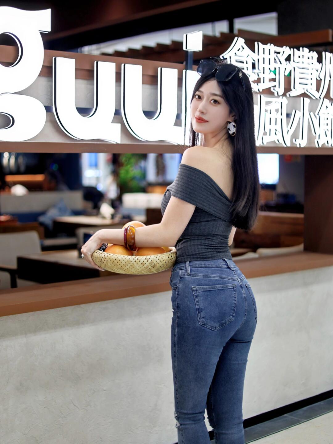 脸一般，身材还行