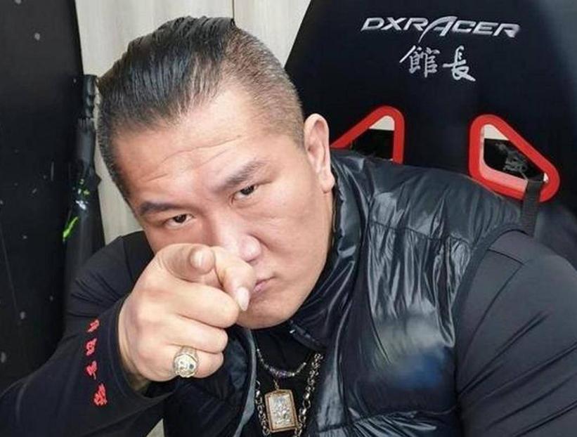 馆长怒怼赵少康！



馆长这话说得实在。
赵少康那句令不出中央，
确实拖后腿了