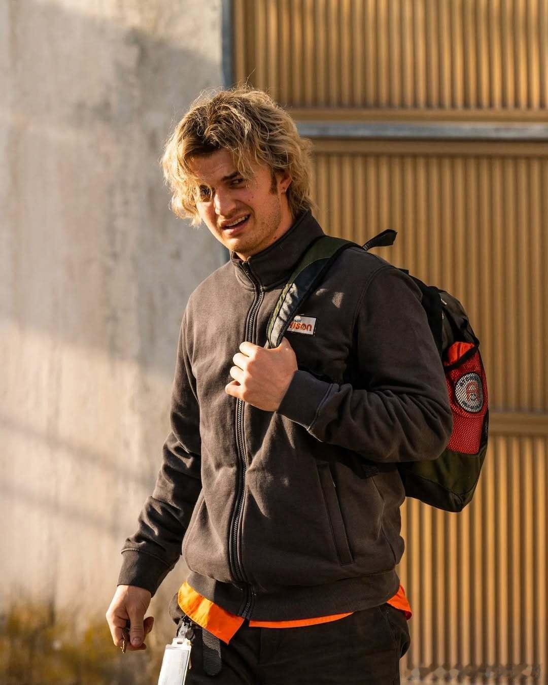 男妈妈乔基瑞新片造型曝光，和连姆尼森一起拍的《绿液惊魂》，听起来也是个和怪奇物语