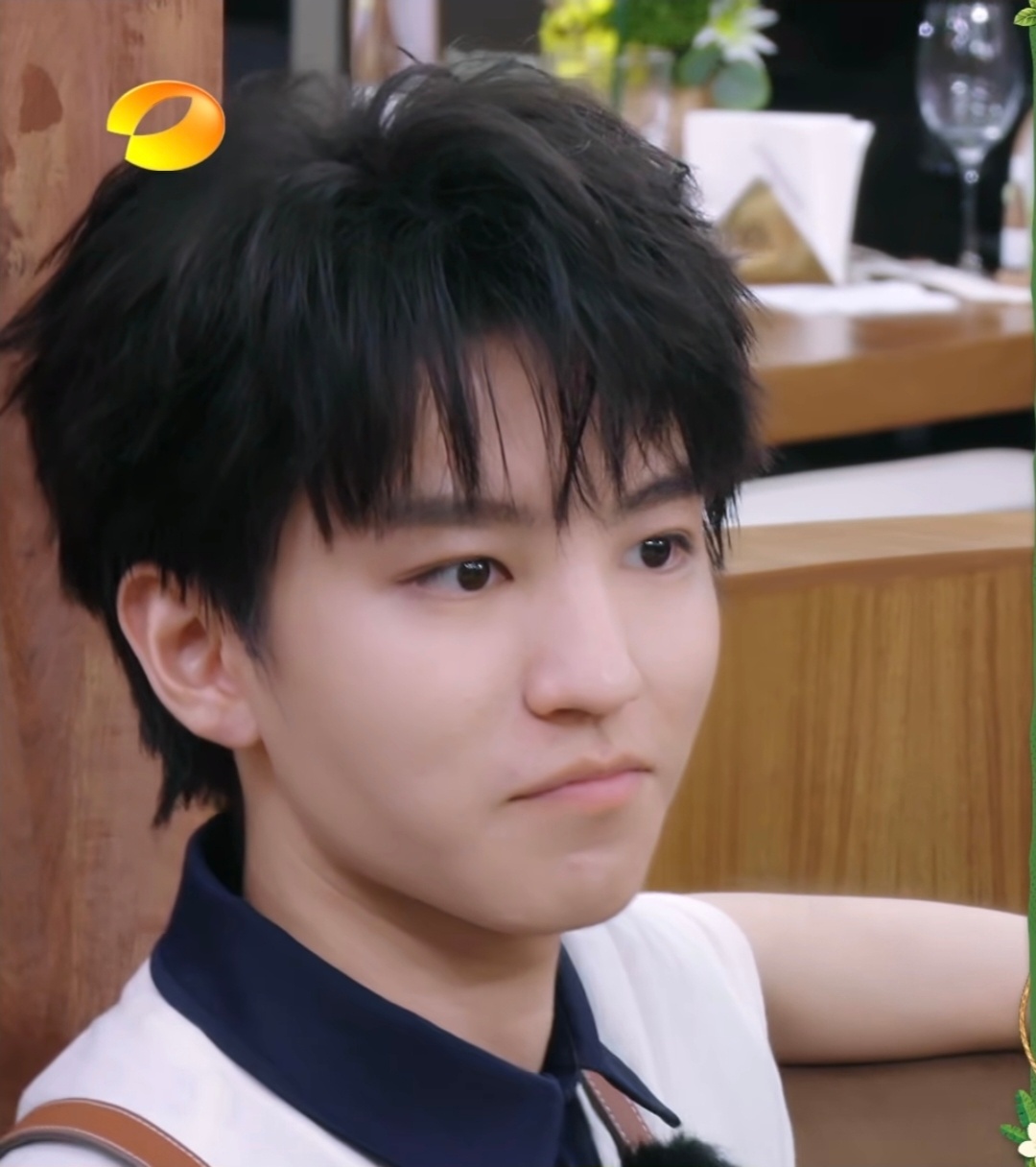中餐厅王俊凯中餐厅10 怎么感觉小猫🐱懵懵的小凯凯笑起来太可爱啦