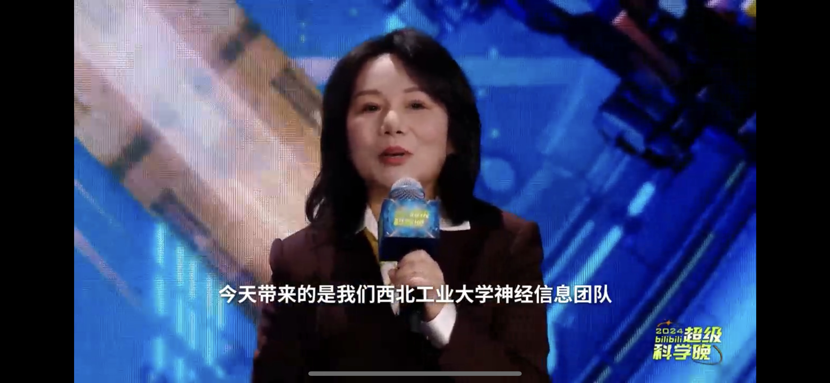 #西工大团队用脑机抓豆角# 果然科学技术是第一生产力啊，看了西工大团队用脑机抓豆
