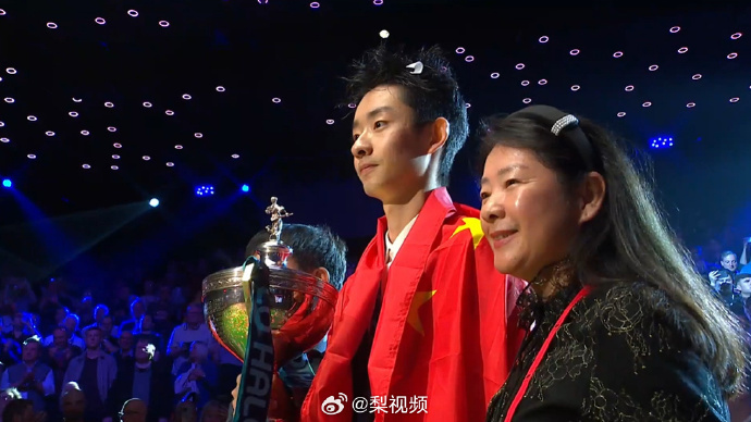 【#吴宜泽回应50万英镑奖金用途#】2026斯诺克世锦赛结束，中国选手吴宜泽获得