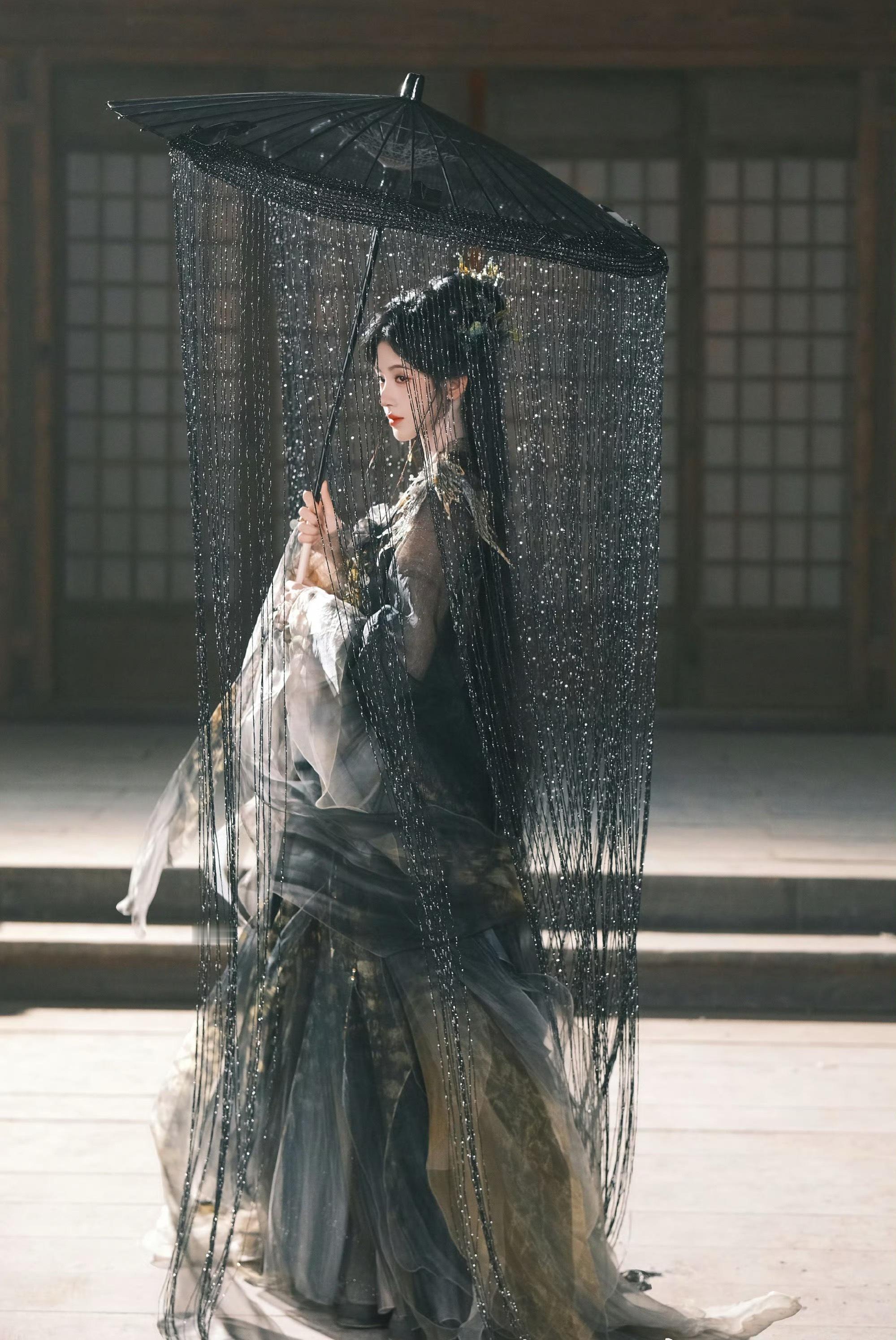 鞠婧祎今日造型，妆造真下足了工夫 ​​​