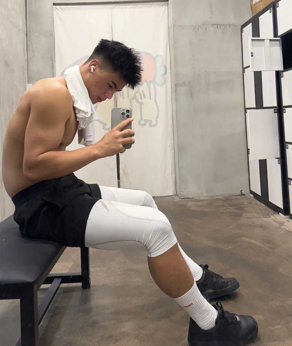 肌肉男是真的喜欢呀体育生 ​​​