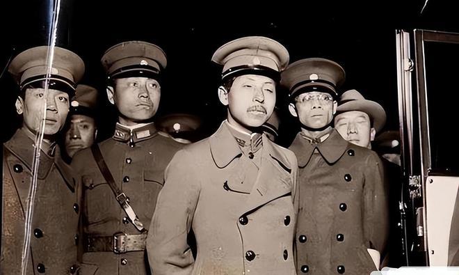 1937年，淞沪会战失利、南京危急之际，负责看管张学良公馆的人员纷纷选择转移和离