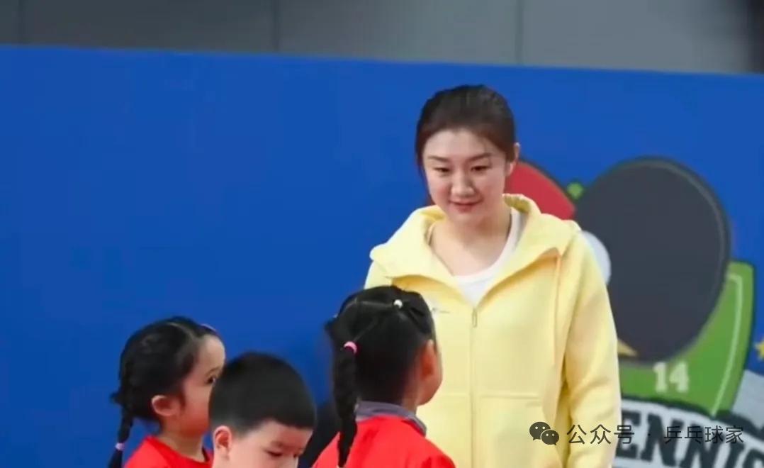陈梦有人嘀咕：陈梦这是要提前退役了吗？还是说在赛场打不动了，赶紧在体育局找个位子