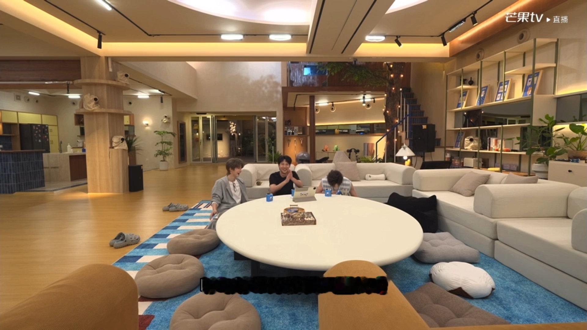 何老师催促檀健次丁程鑫 何老师的“就等你”被檀健次熟练应对，却被雪琴小丁的进度条