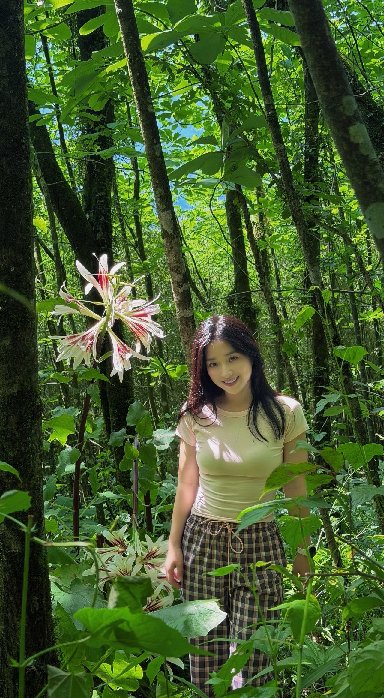 不必困在错过和懊恼里。
人只要卯足劲往前走，前面的东西，会比过去好一万倍。