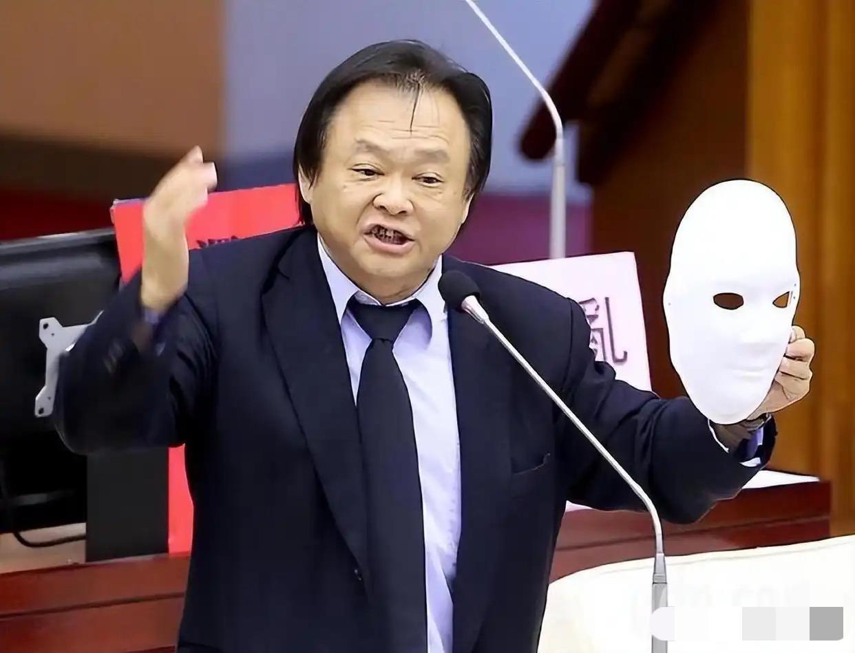 深绿分子王世坚称：自己会是最后一个去大陆的“台湾人”。

这个人看改编歌曲《没出